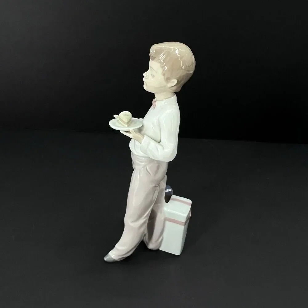 LLADRO 5877 & 5429 Guest Of Honor Boy & Girl Happy Birthday Cake Figurine Pair - Picture 5 of 13